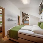 Fischer Hotel 3*